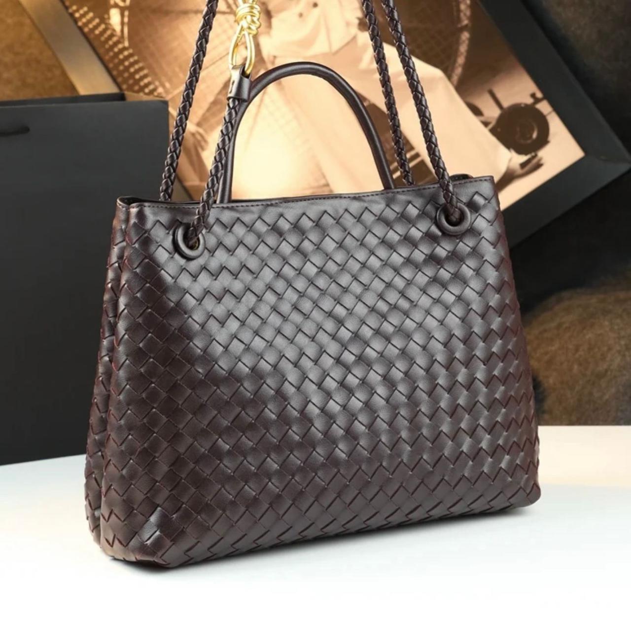 Bottega Veneta Small Andiamo Bag (Travertine / Light Beige)