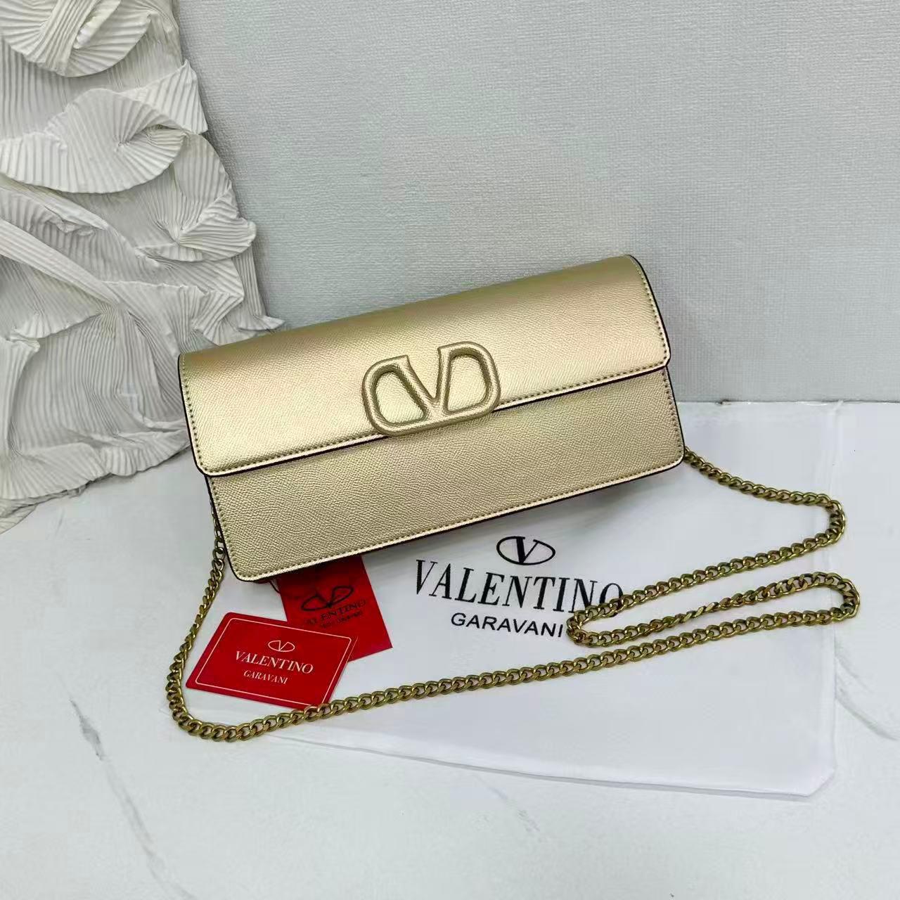 Valentino Garavani VLOGO Signature Chain bag (Gold/Metallic)