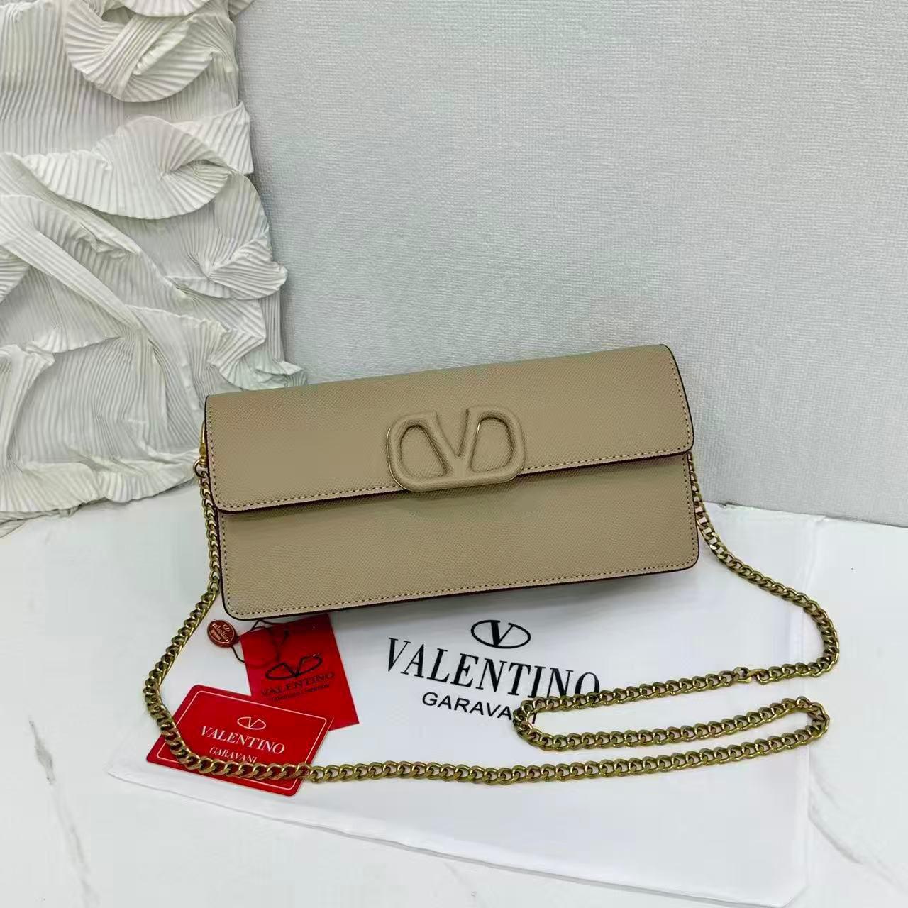 Valentino Garavani VLOGO Signature Chain Wallet (Beige/Poudre)