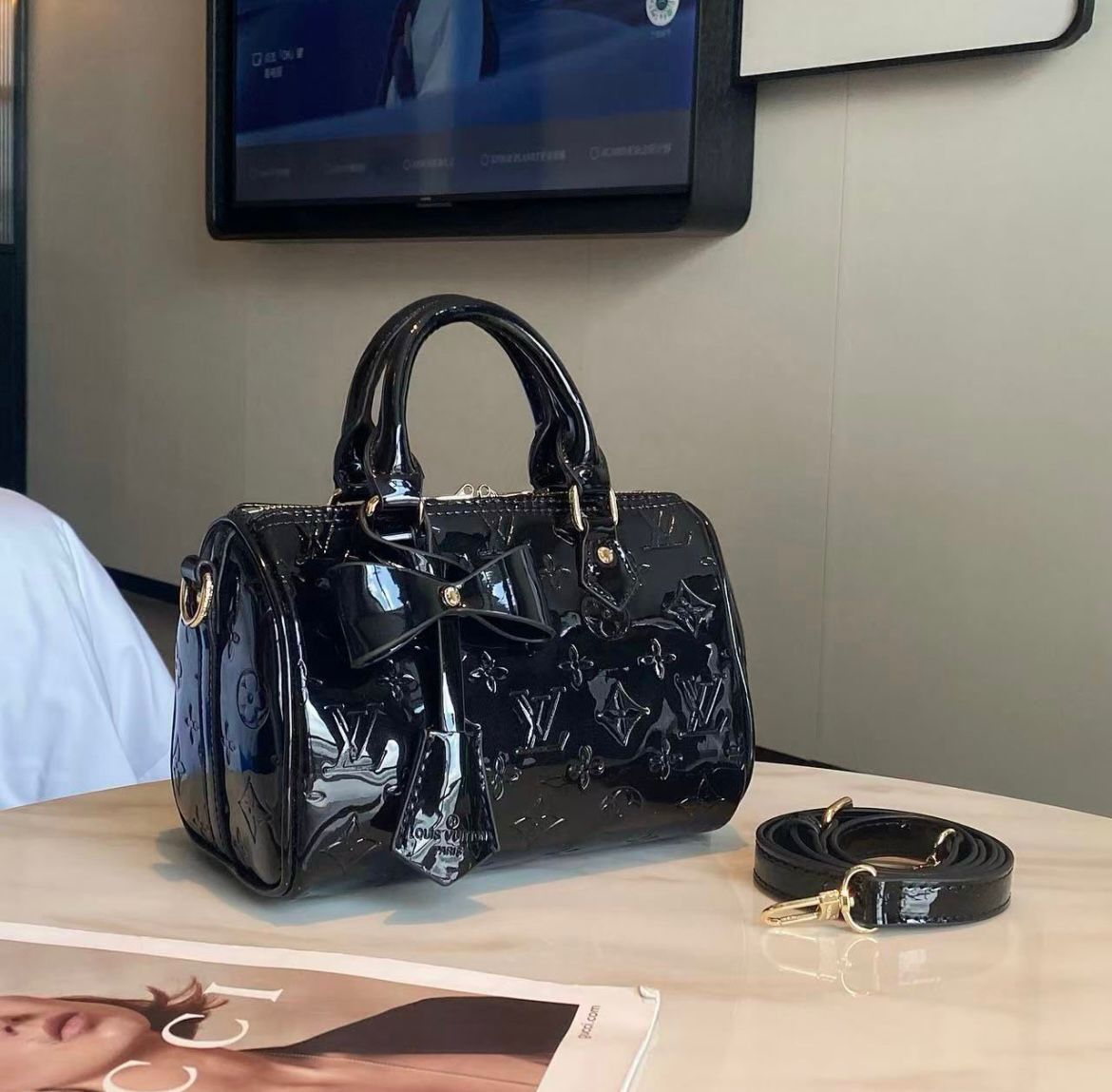 Louis Vuitton Speedy Bandoulière 20 (Black / Noir)