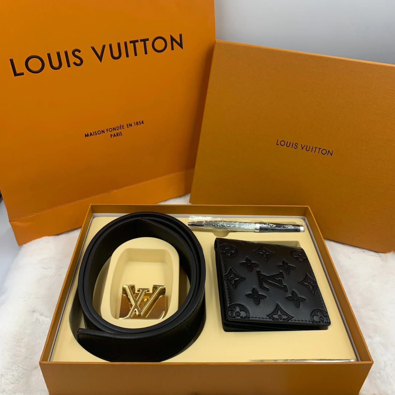 Louis Vuitton Men’s Accessory Gift Set (Black/Gold)