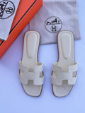 Hermès Oran Sandal (Craie)