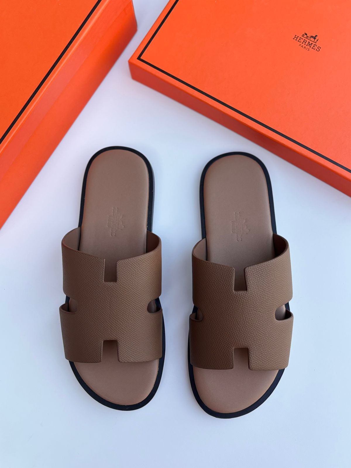 Hermès Izmir Sandal (Étoupe)