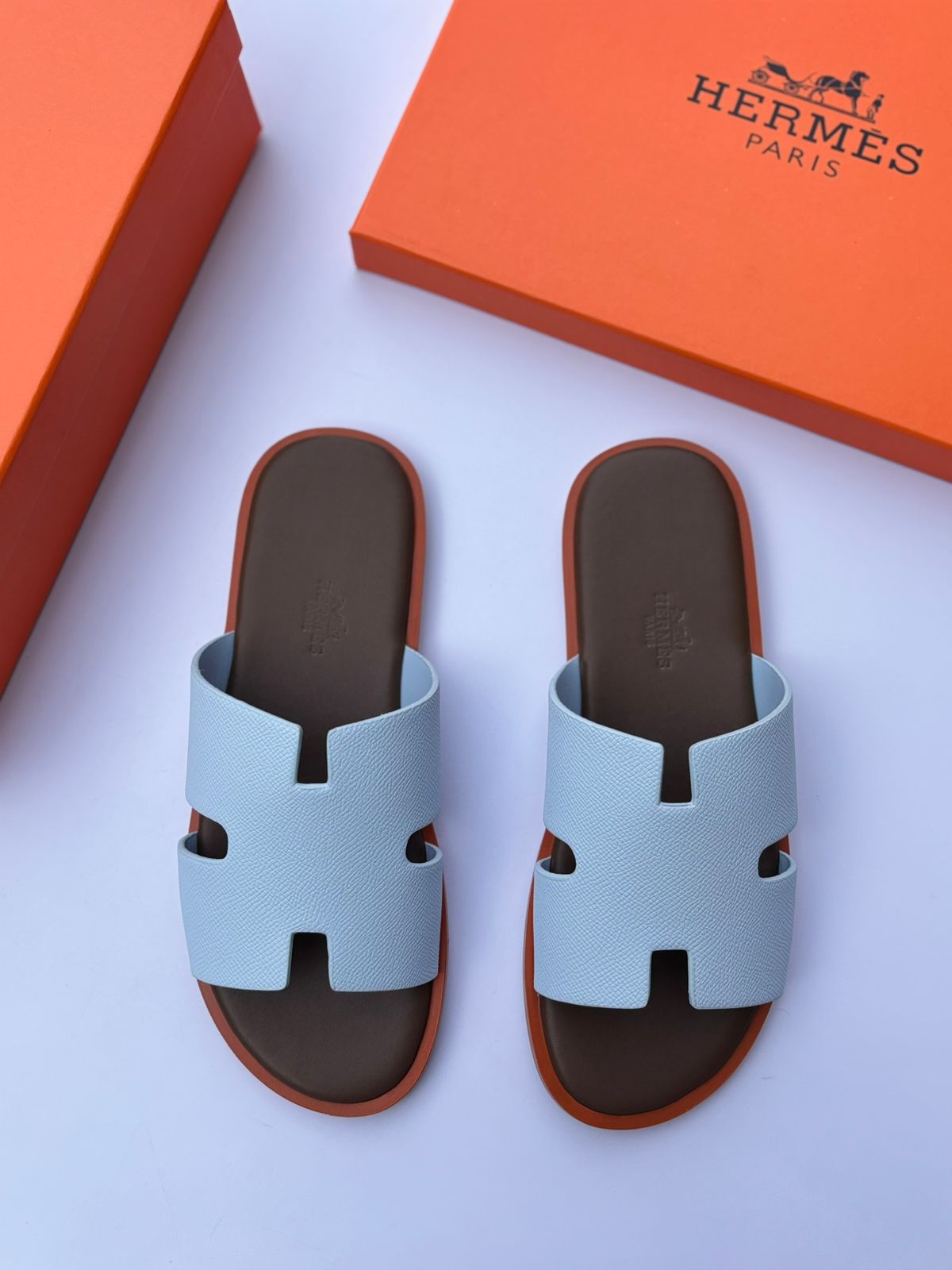 Hermès Izmir Sandal (Bleu Brume / Ébène)
