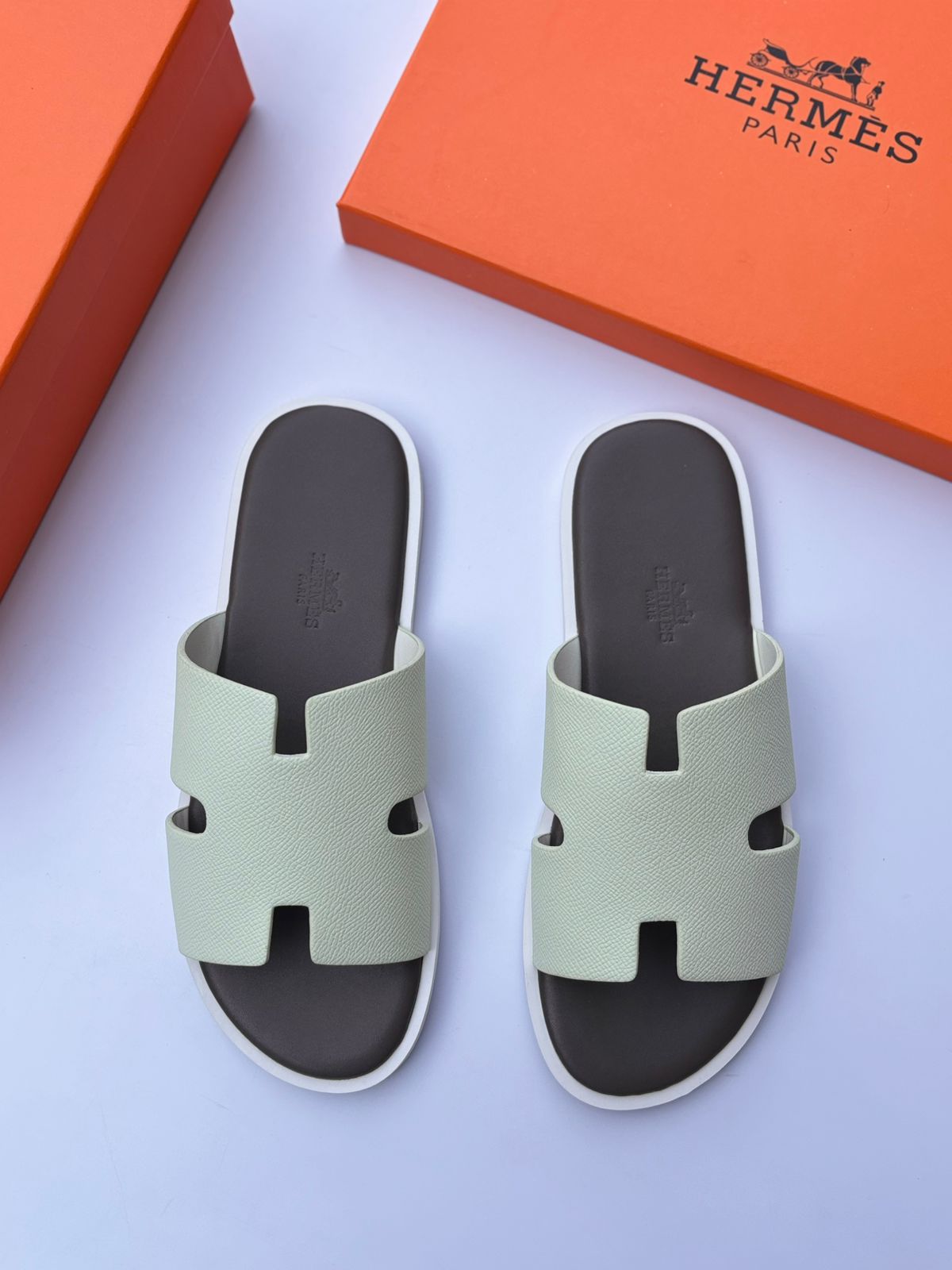 Hermès Izmir Sandal (Vert d'Eau / Ébène)
