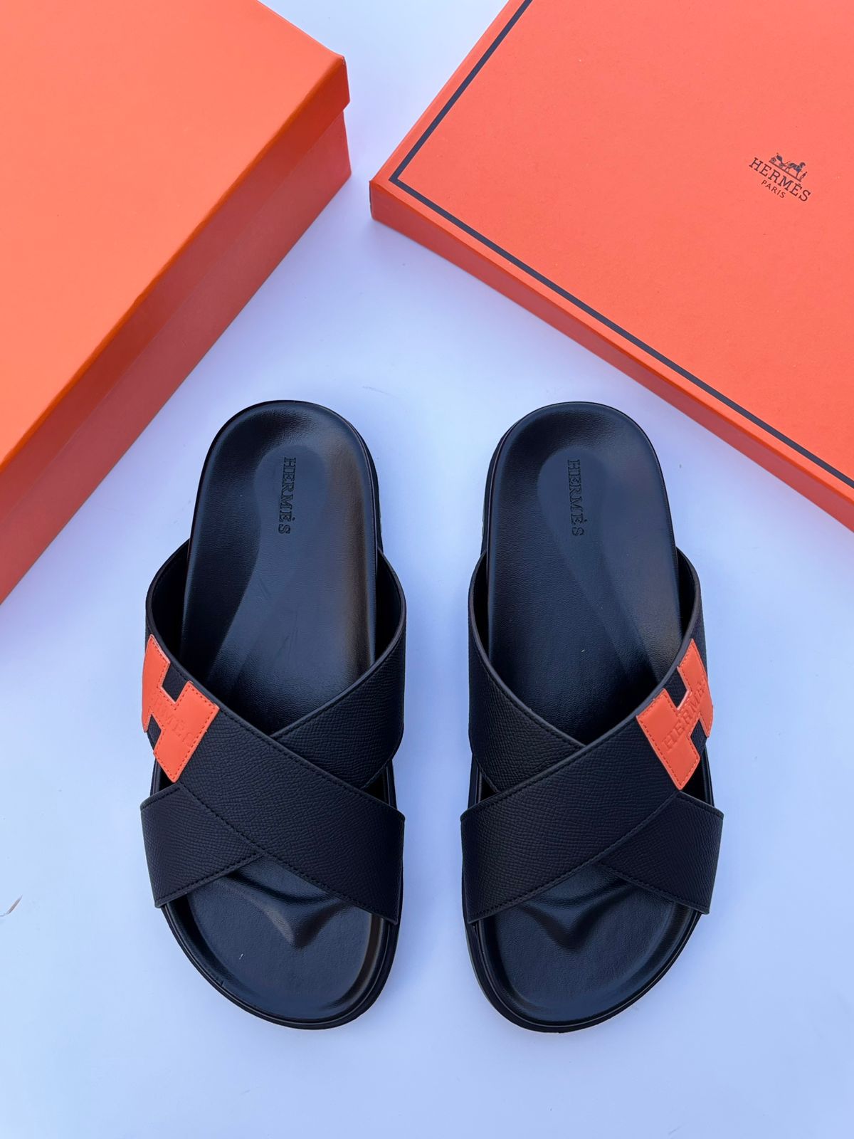 Hermès Chypre Sandal (Noir / Orange)
