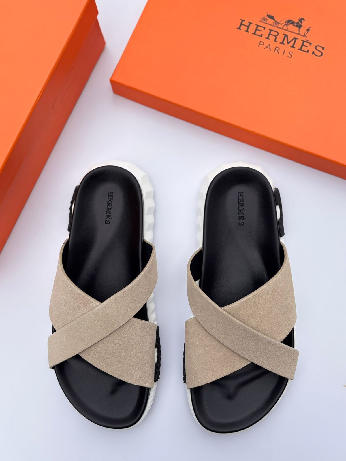 Hermès Bounce Sandal (Beige)