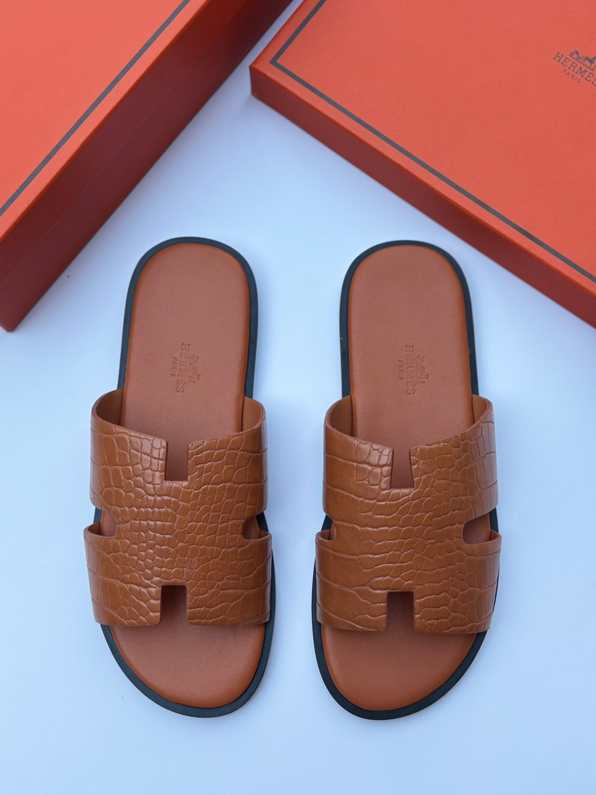 Hermès Izmir Sandal (Tan Alligator)