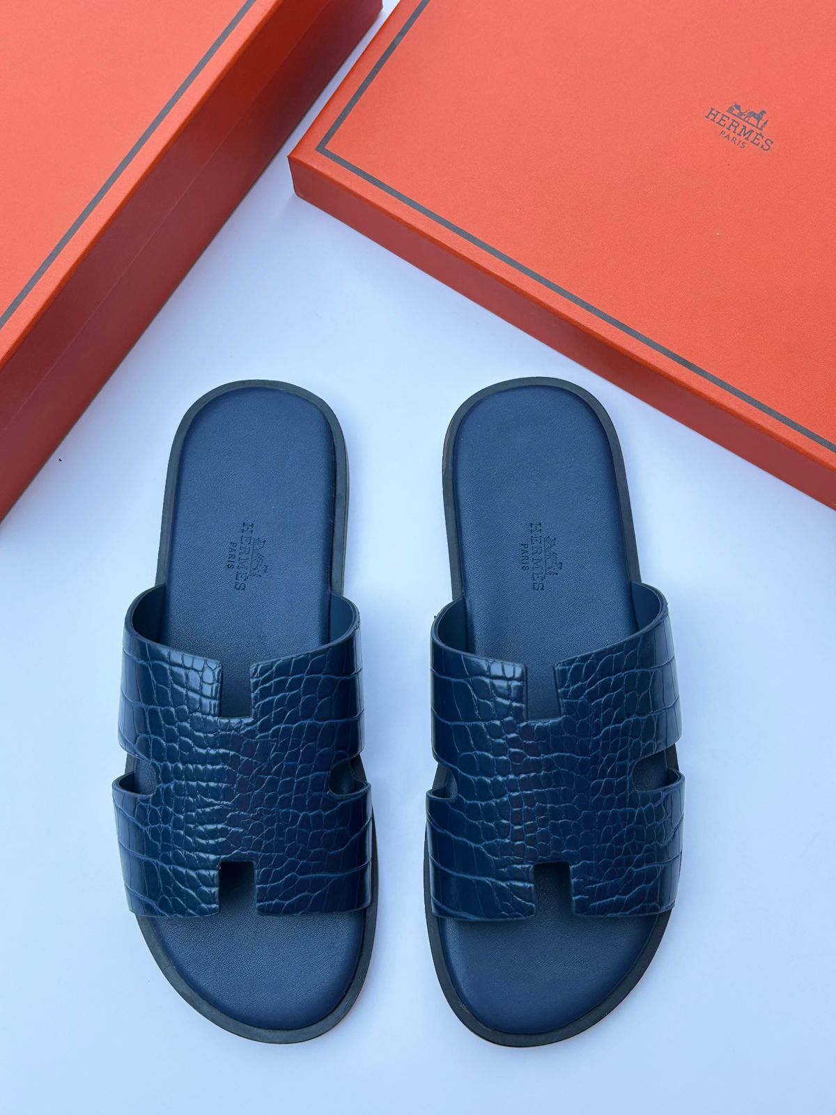 Hermès Izmir Sandal (Bleu Marine Alligator)
