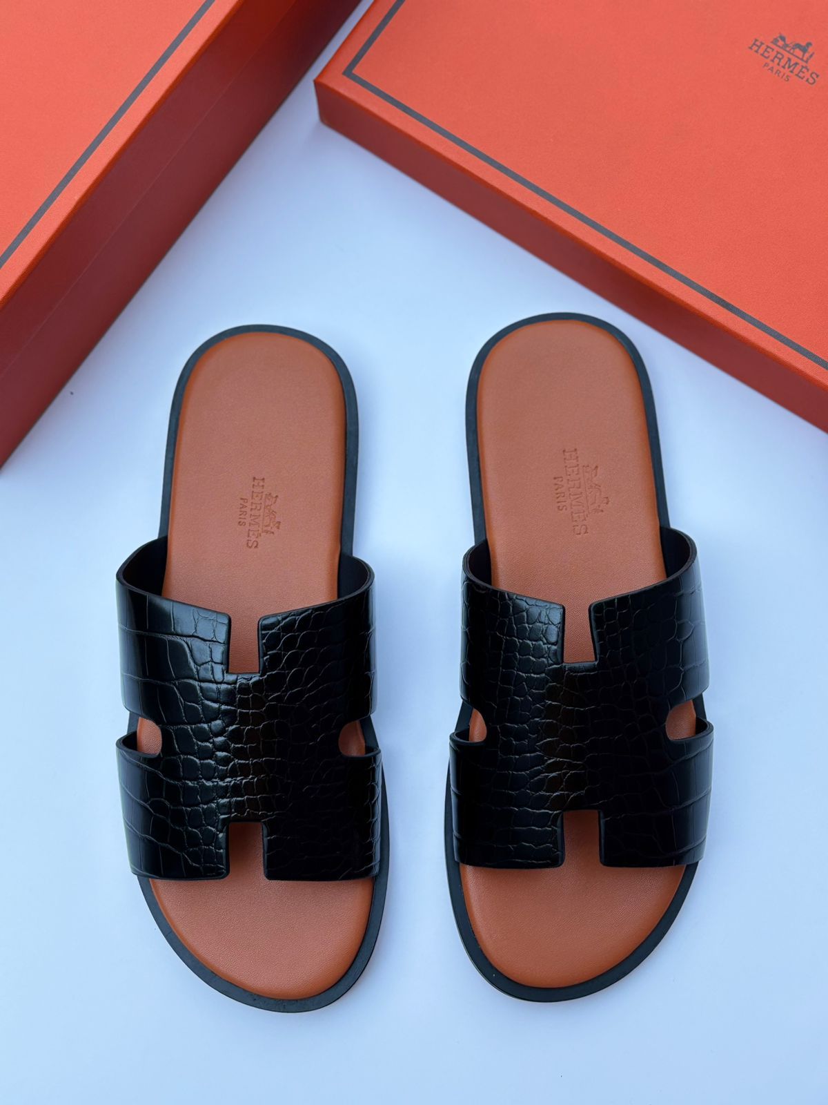 Hermès Izmir Sandal (Noir Crocodile / Gold)