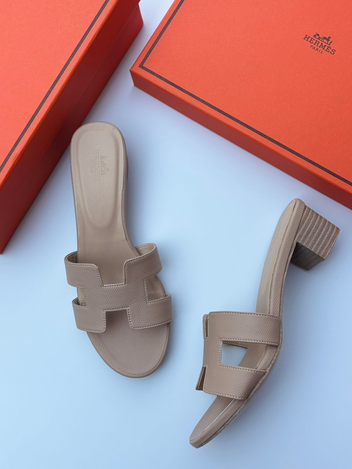 Hermès Oasis Sandals (Nude/Beige)