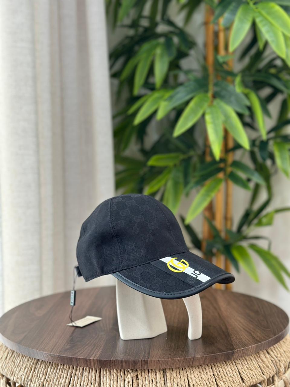 GG Canvas Baseball Hat with Interlocking G Stripe (Black)