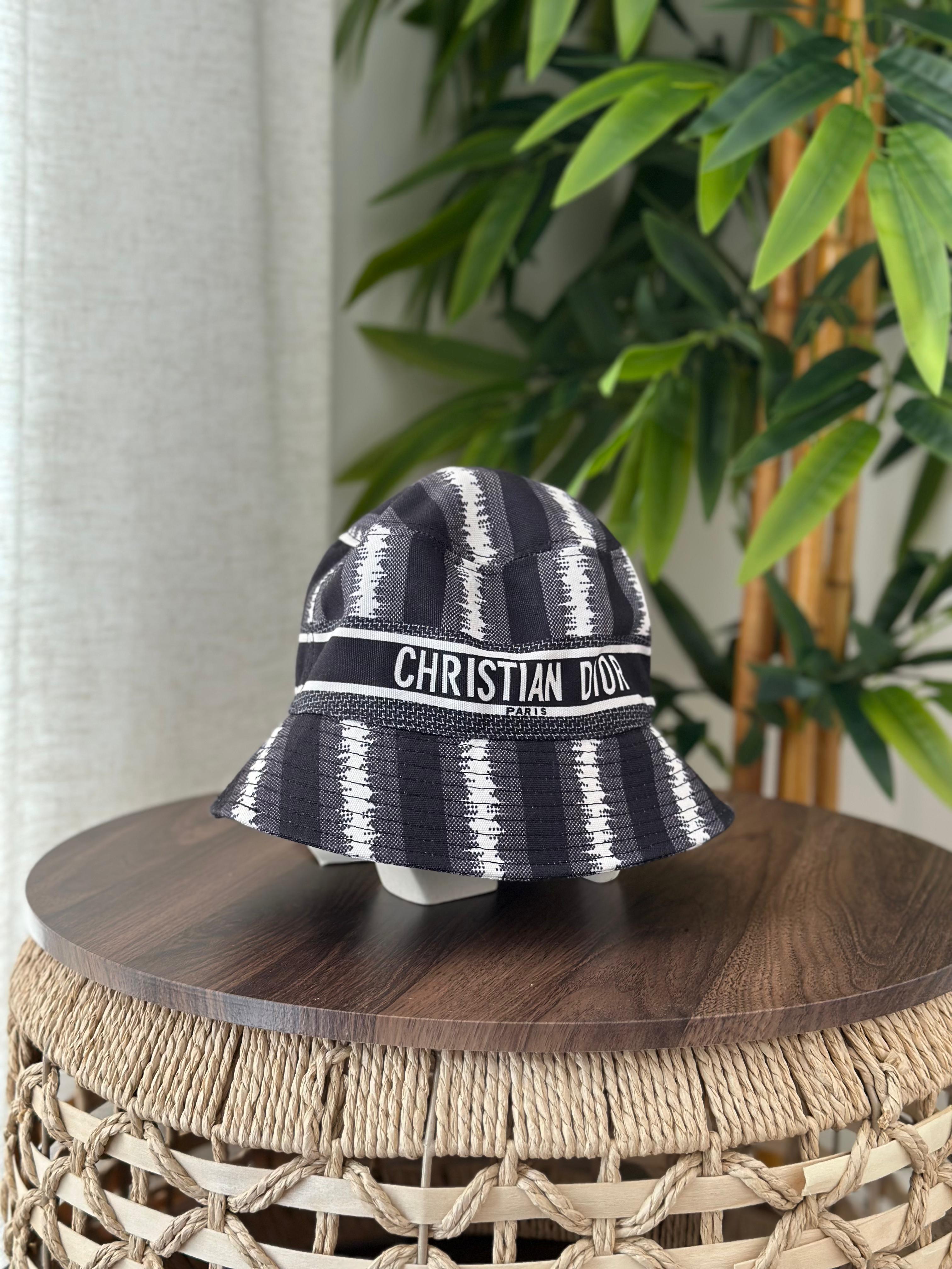 Dior Teddy-D Bucket Hat with Dioriviera Motif (Grey/White)