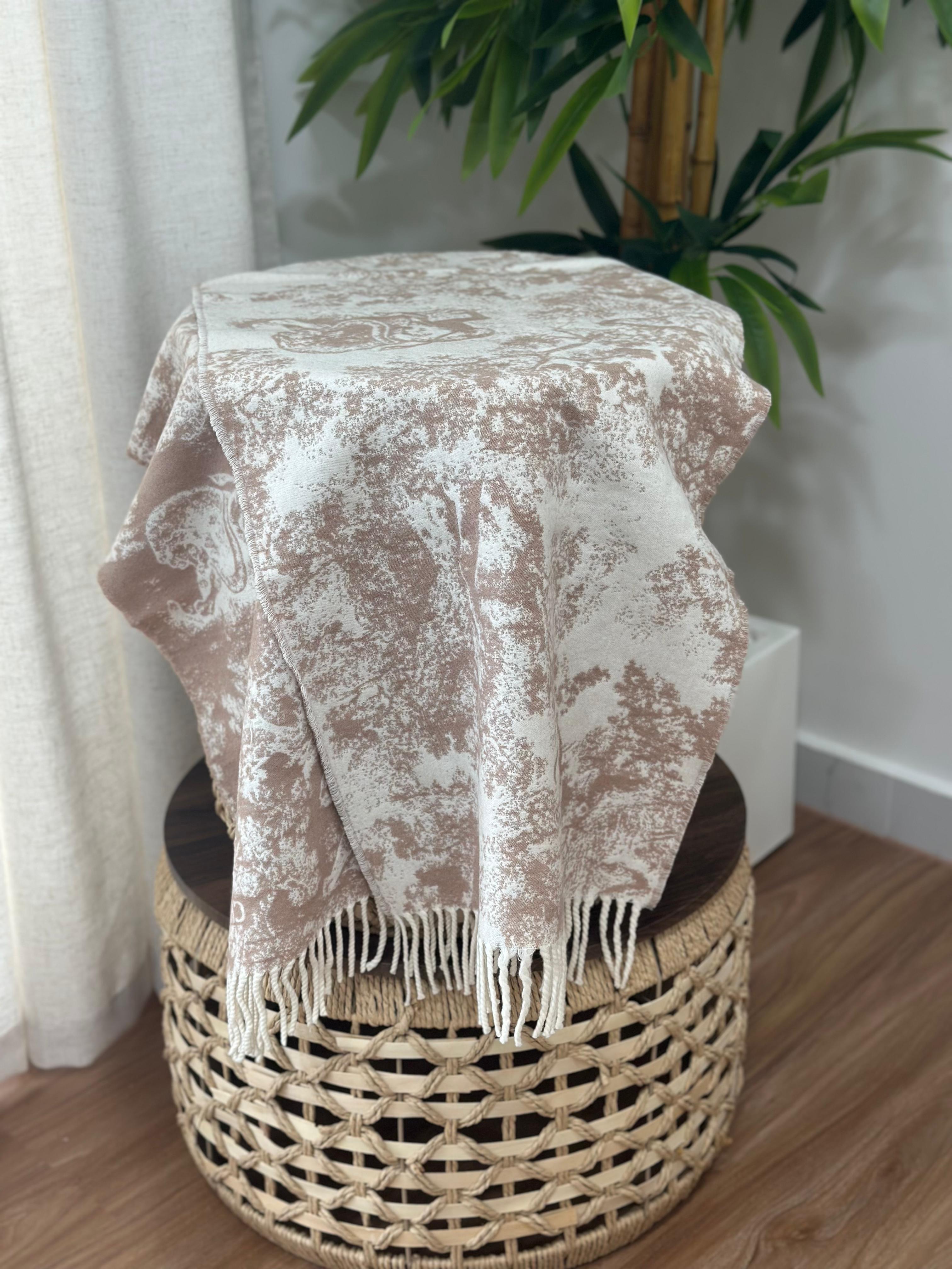 Dior Toile de Jouy Sauvage Blanket Scarf (Beige/White)