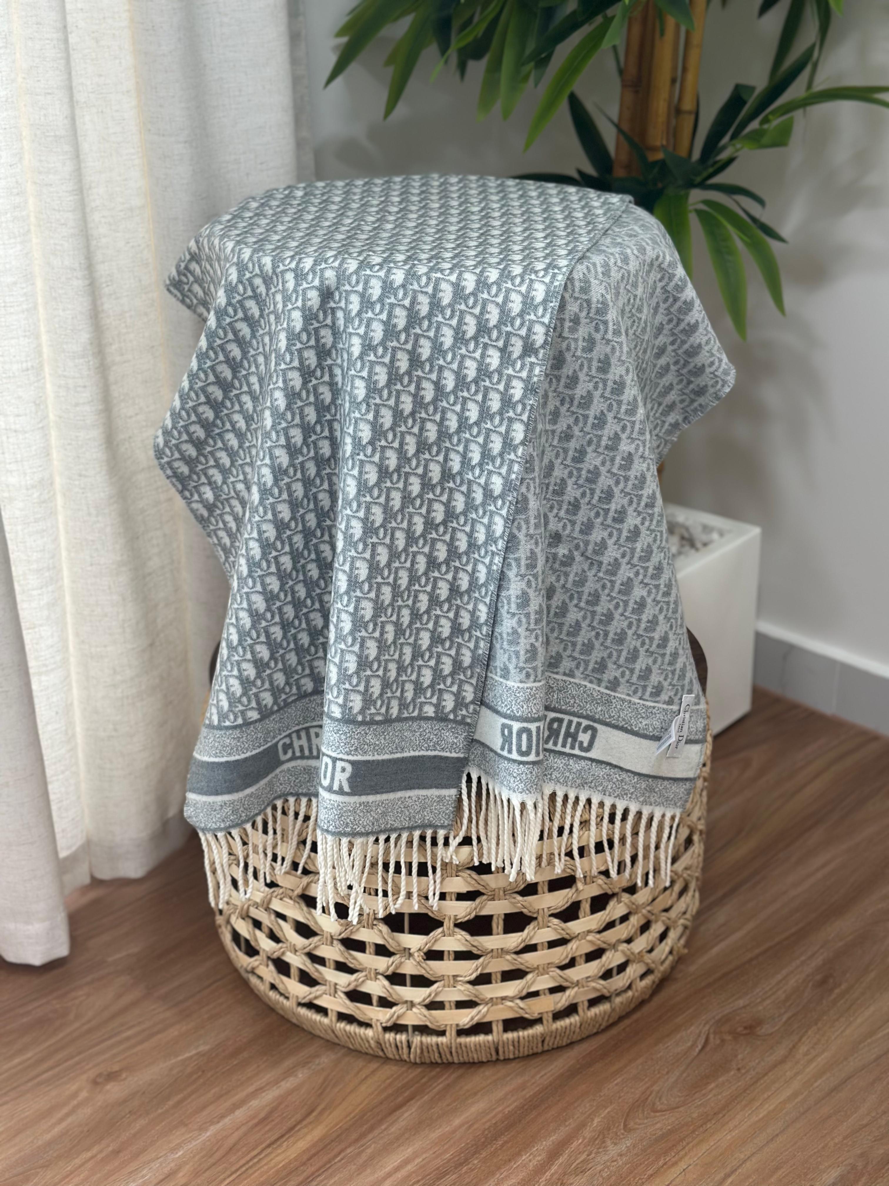 Dior Oblique Blanket Scarf (Grey/White)