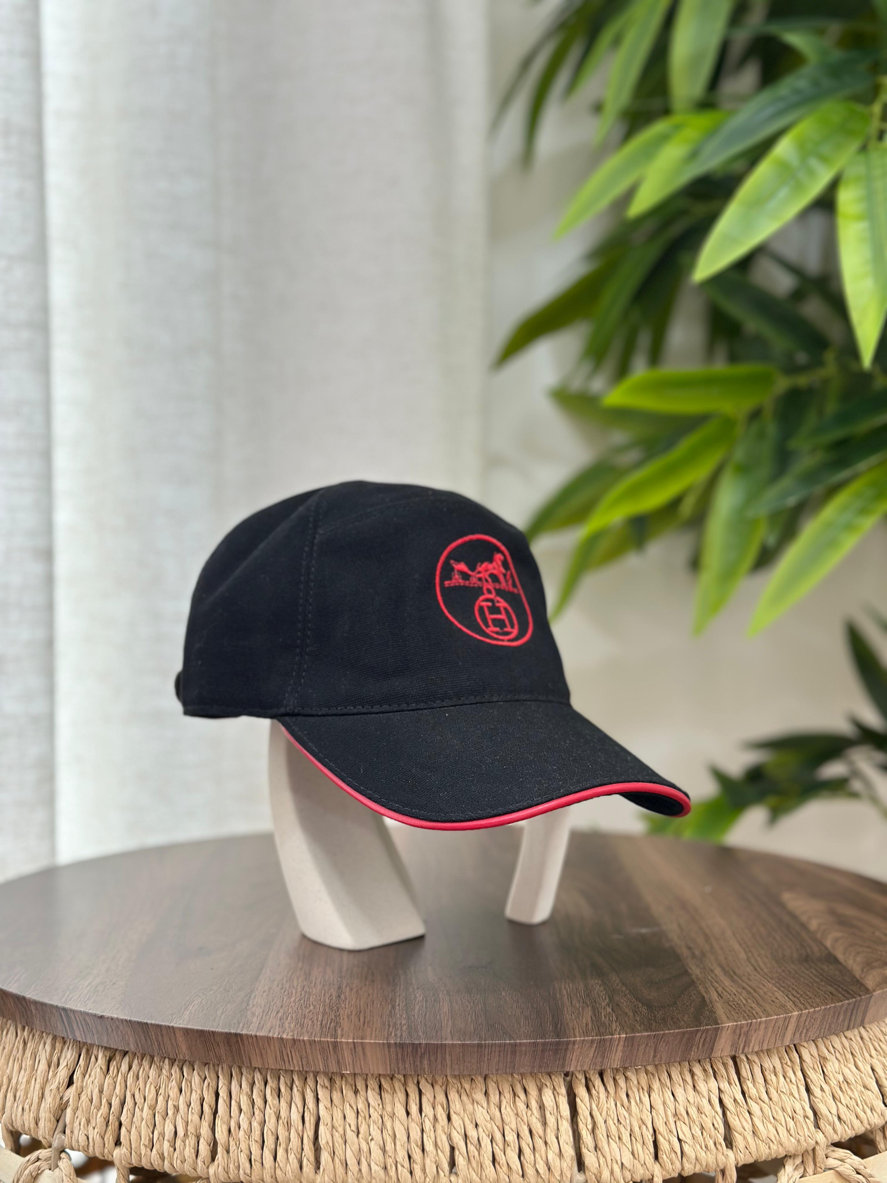 Hermès Nevada "H Circle" Cap (Noir/Rouge)