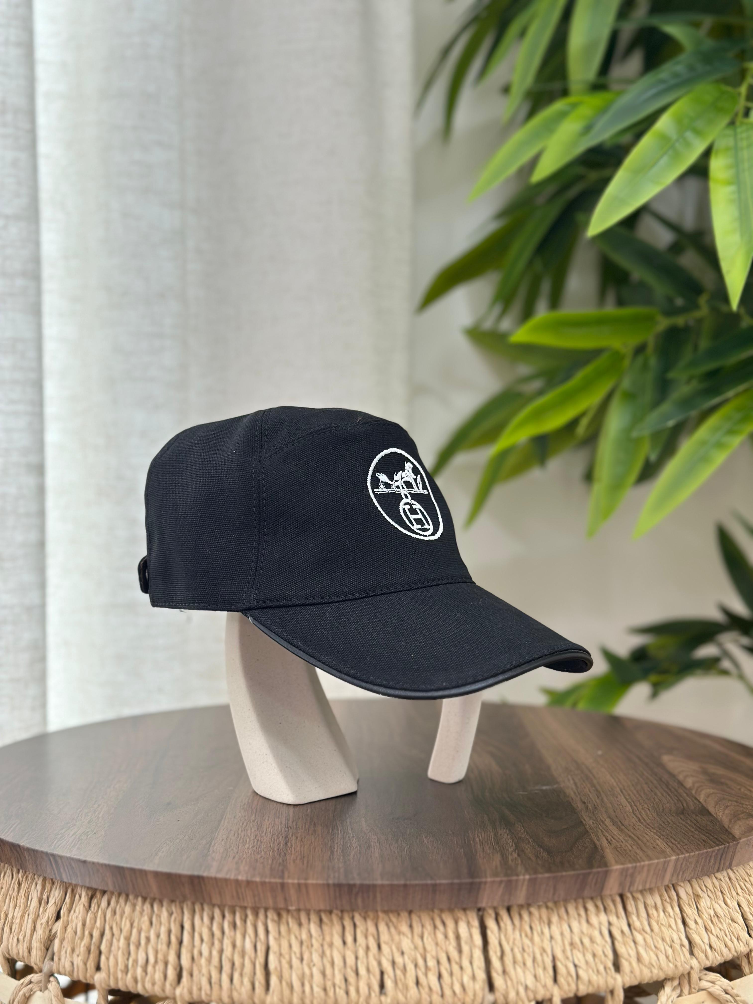 Hermès Nevada "H Circle" Cap (Noir/Blanc)
