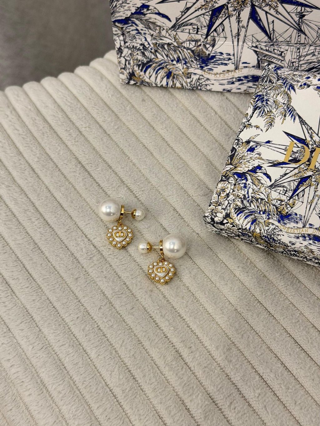 Dior Dioramour Jewelry Set (Gold-Finish Metal with White Resin Pearls)
