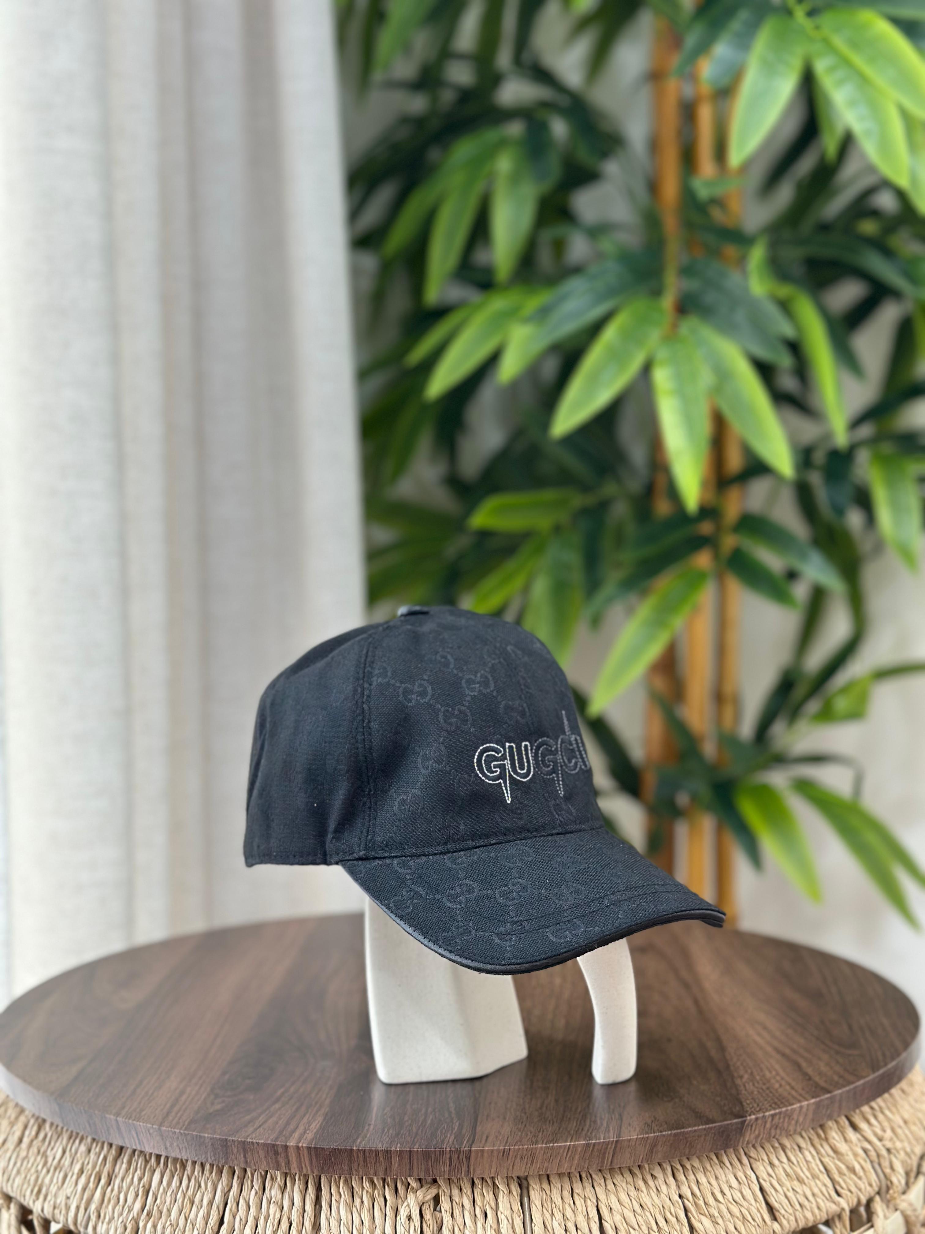Gucci GG Canvas Baseball Hat with Embroidered Logo (Black)