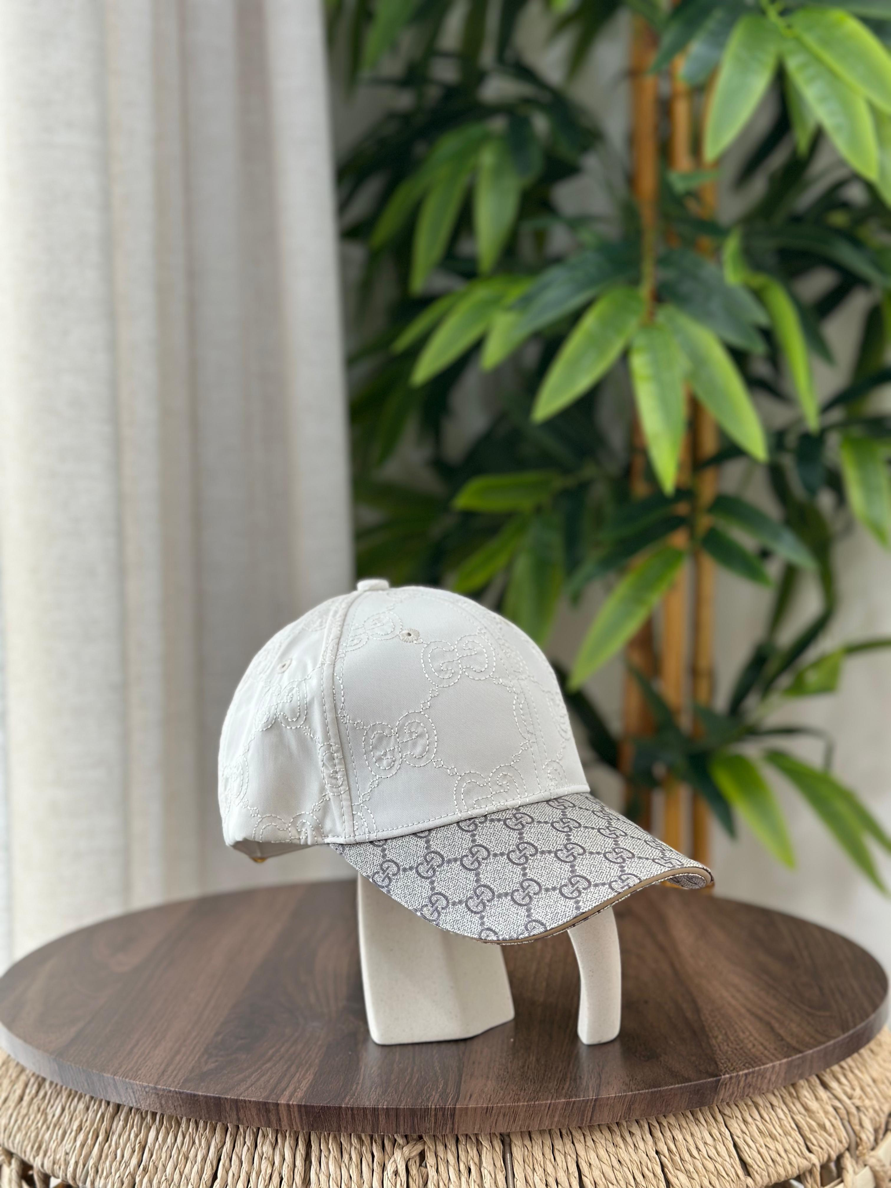 Gucci Jumbo GG Canvas Baseball Hat (Off-White/Grey)