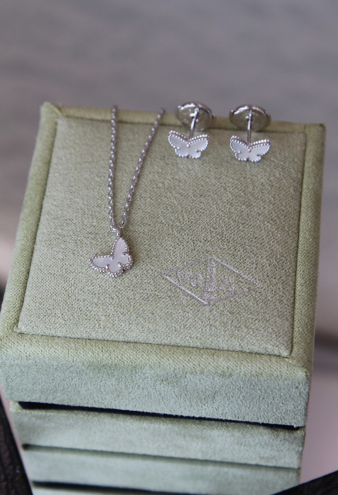 Van Cleef & Arpels Sweet Alhambra Butterfly Set (White Mother-of-Pearl)