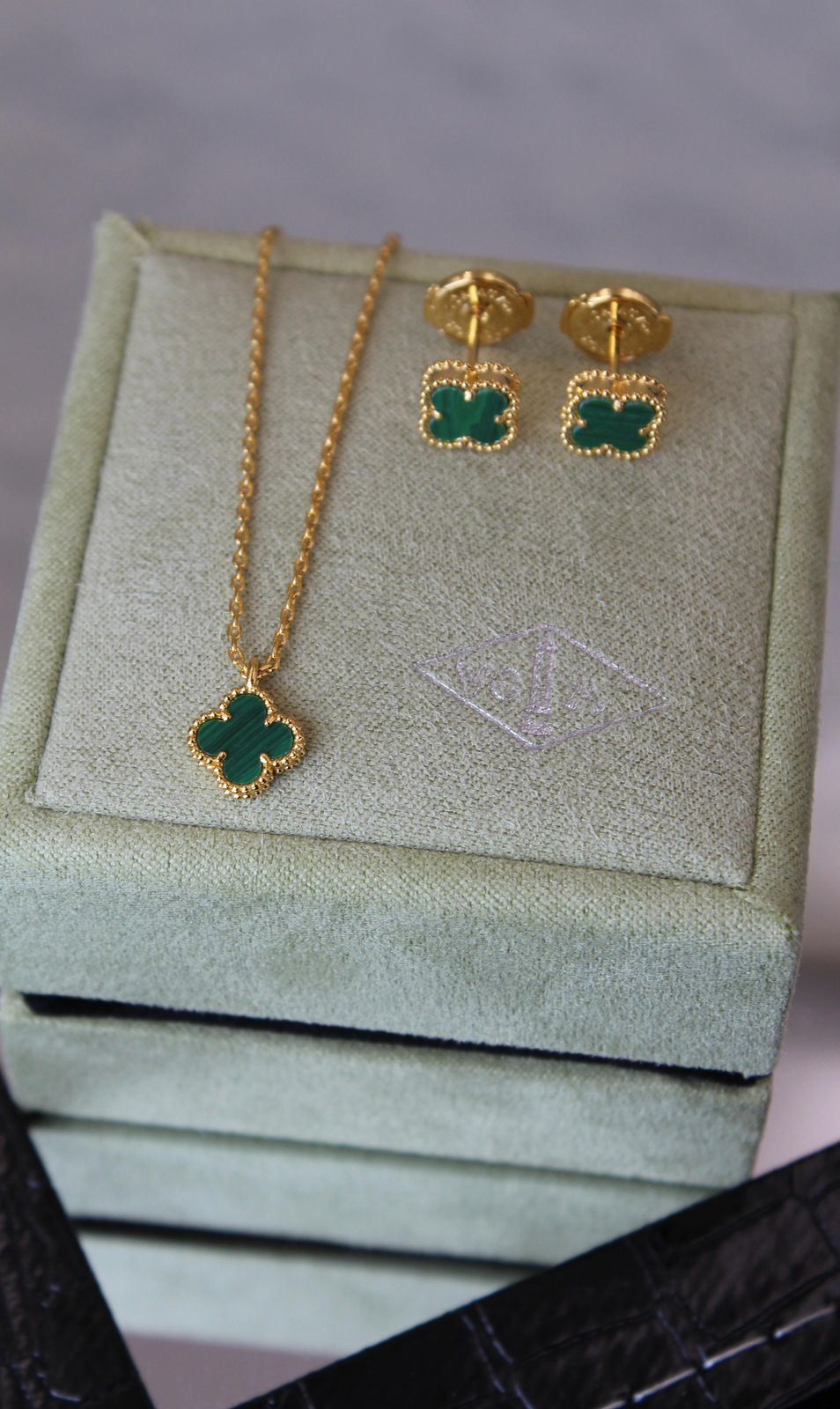 Van Cleef & Arpels Sweet Alhambra Set (Malachite)