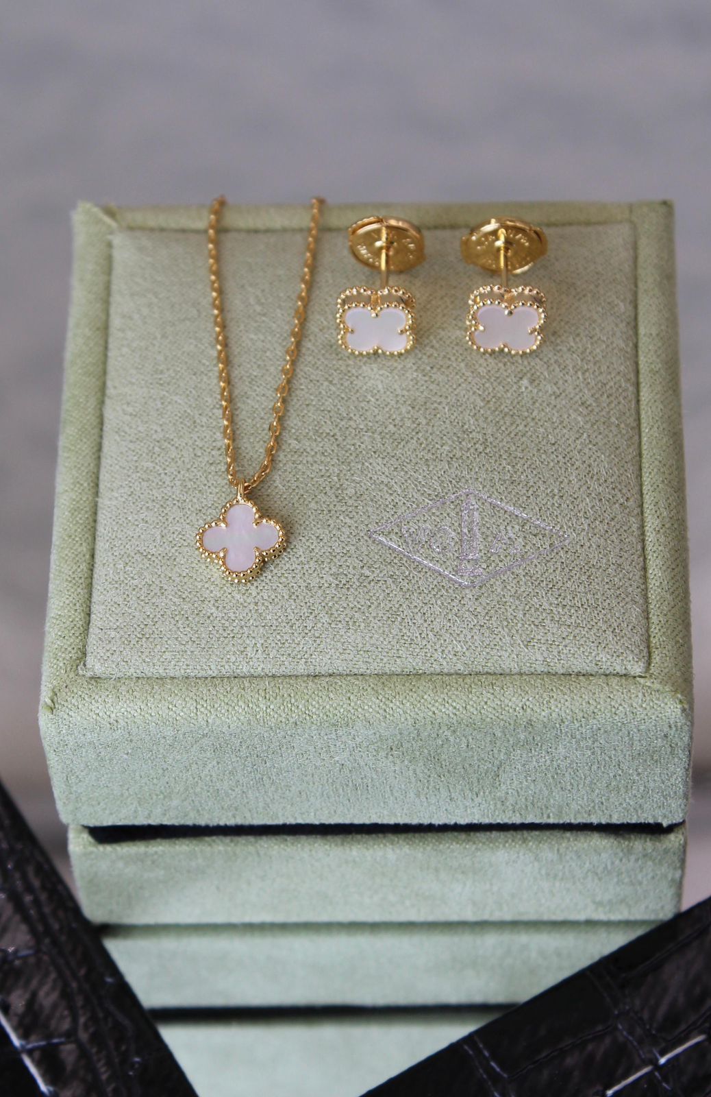 Van Cleef & Arpels Sweet Alhambra Set (White Mother-of-Pearl)
