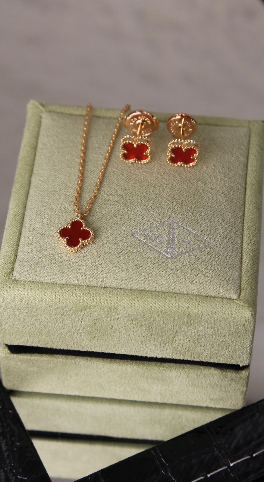 Van Cleef & Arpels Sweet Alhambra Set (Carnelian)