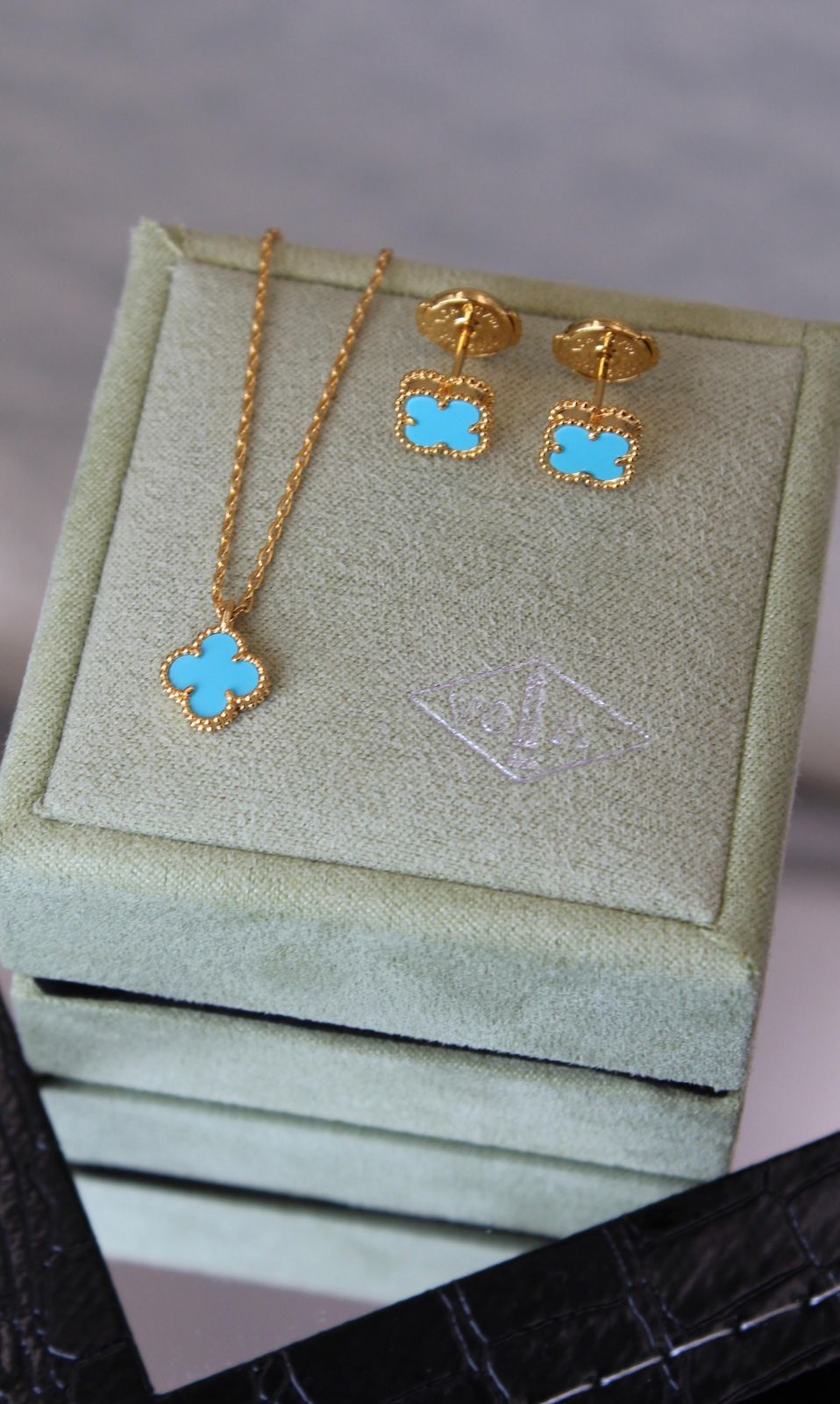 Van Cleef & Arpels Sweet Alhambra Set (Turquoise)