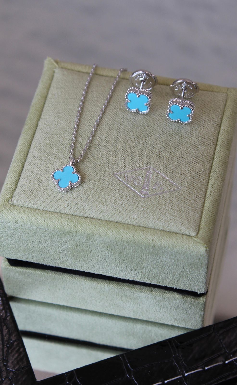Van Cleef & Arpels Sweet Alhambra Set (Turquoise)