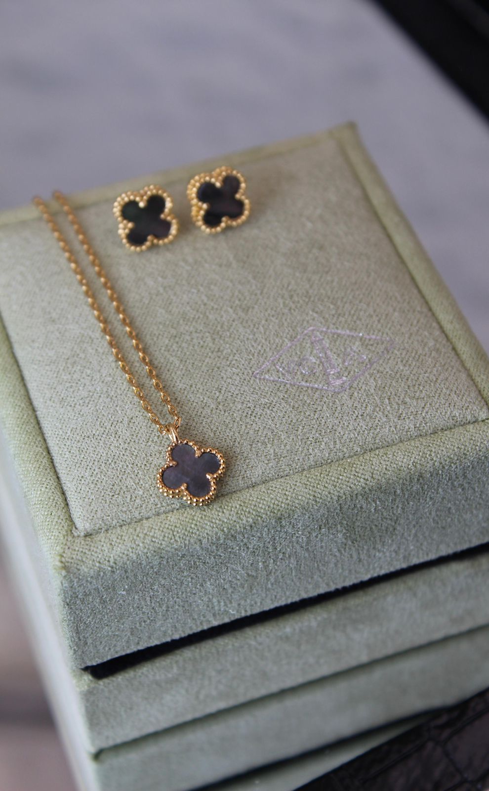 Van Cleef & Arpels Sweet Alhambra Set (Onyx)