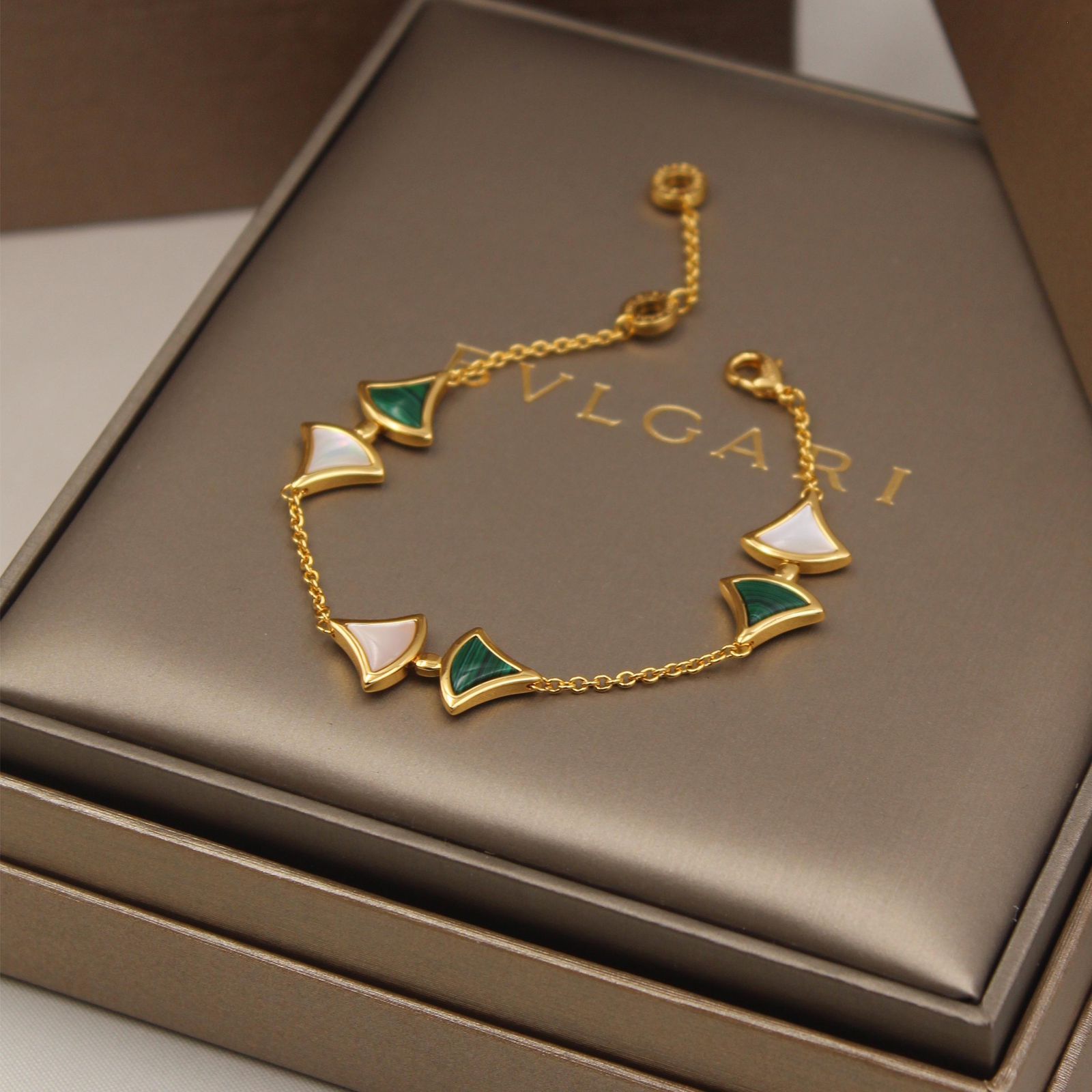 Bulgari Divas' Dream Jewelry Set (Malachite and Mother-of-Pearl)