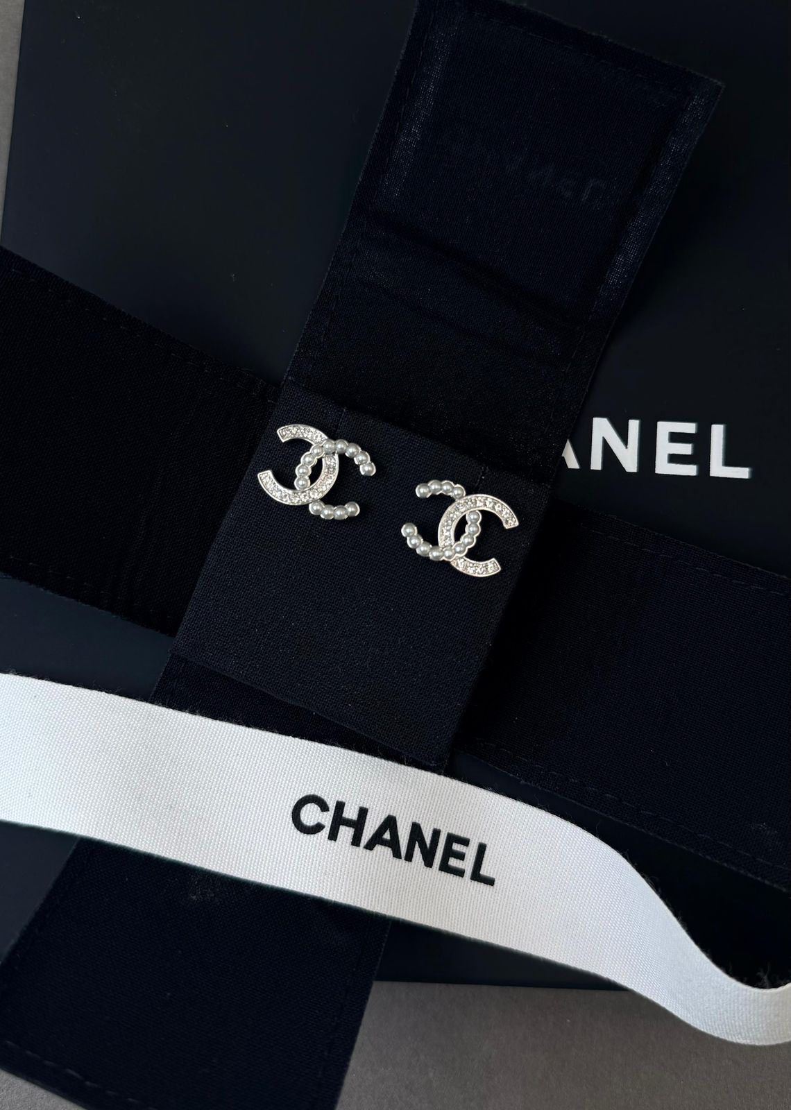 Chanel CC Pearl and Crystal Stud Earrings (Silver / Pearly White)