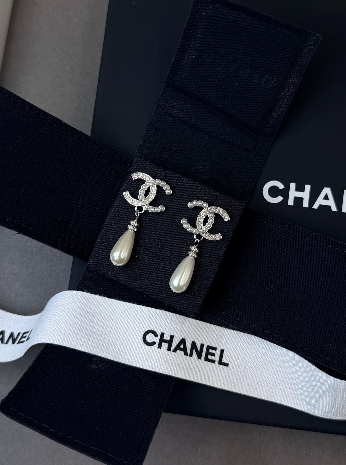 Chanel CC Pearl and Crystal Drop Earrings (Silver / Pearly White)