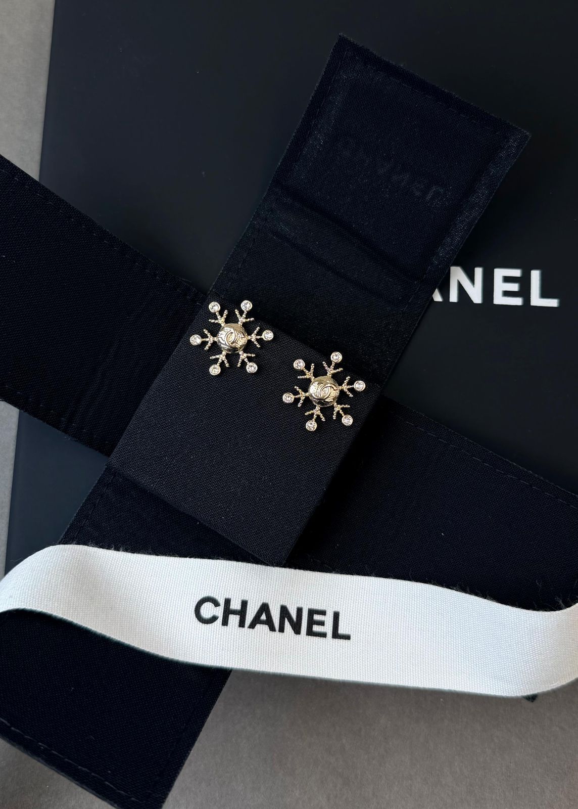 Chanel Snowflake CC Stud Earrings (Gold / Crystal)