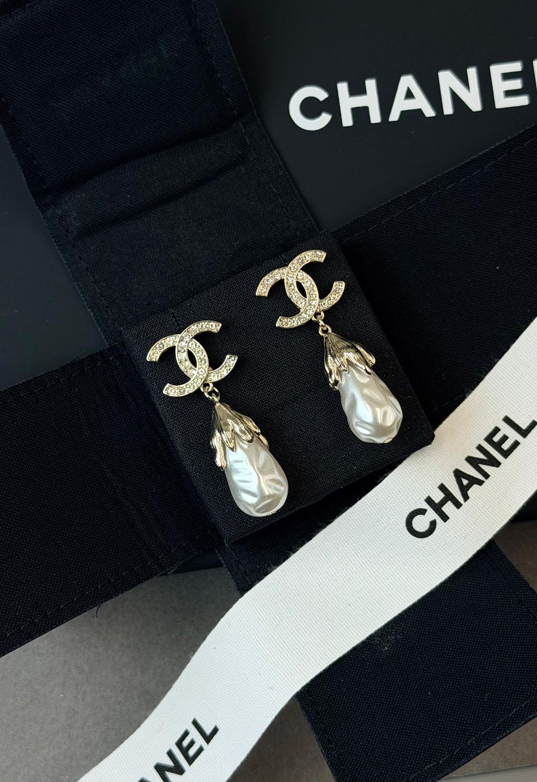 Chanel CC Baroque Pearl Drop Earrings (Gold / Pearly White / Crystal)