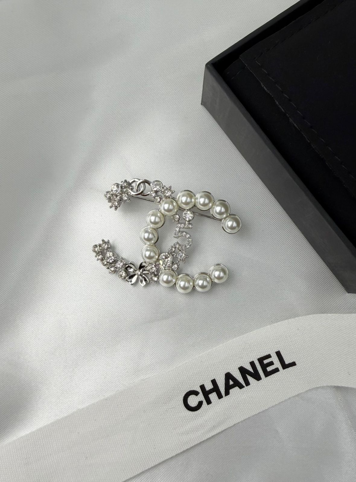 Chanel CC No. 5 Charm & Pearl Brooch (Silver)