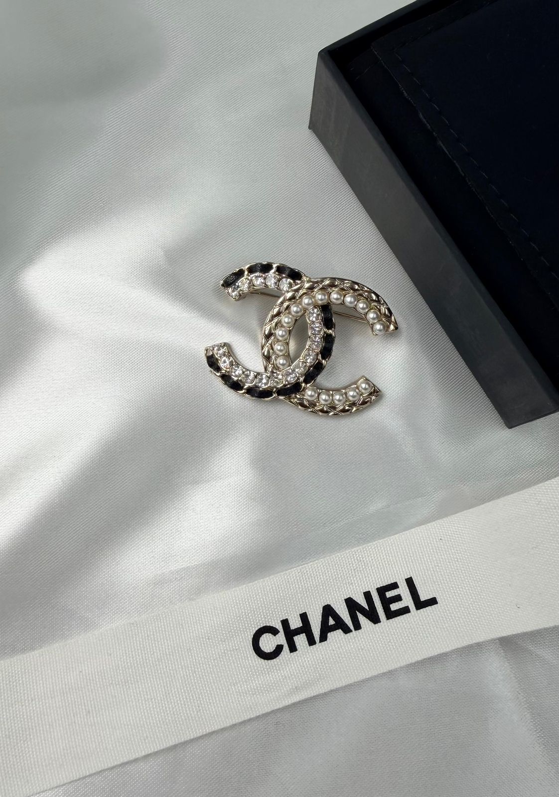 Chanel CC Quilted Leather & Pearl Brooch (Gold/Black)
