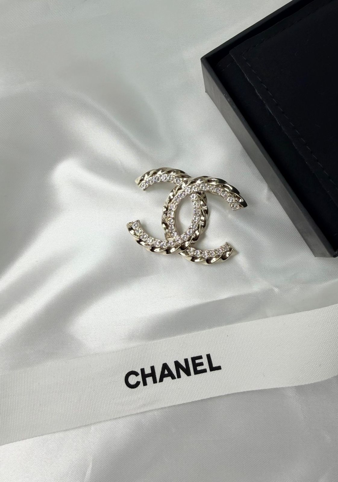 Chanel CC Twisted Crystal Brooch (Champagne Gold / Crystal)