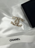 Chanel CC Chain & Crystal Brooch (Champagne Gold / Crystal)