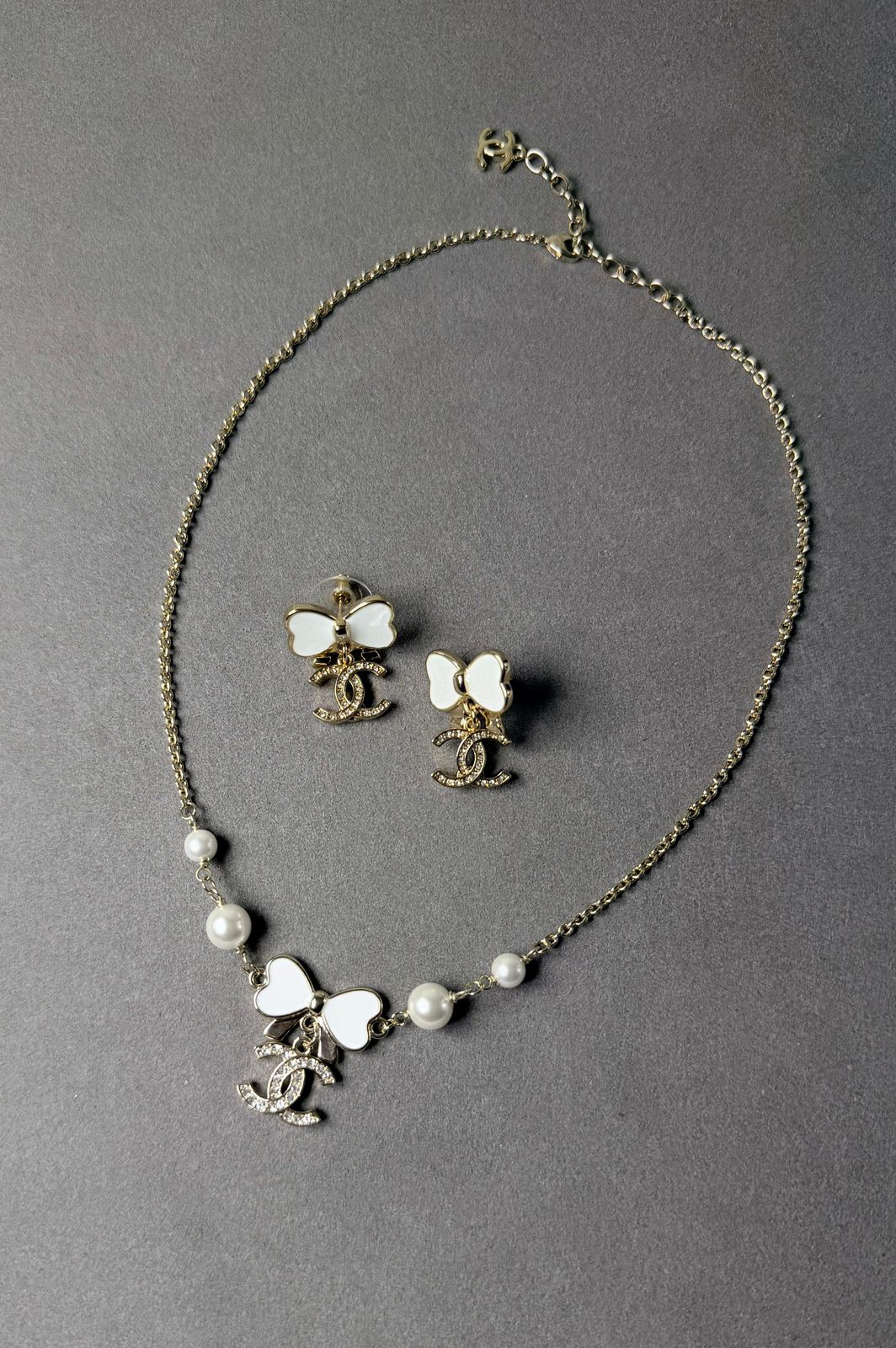 Chanel CC White Enamel Bow & Pearl Jewelry Set (Gold/White/Crystal)