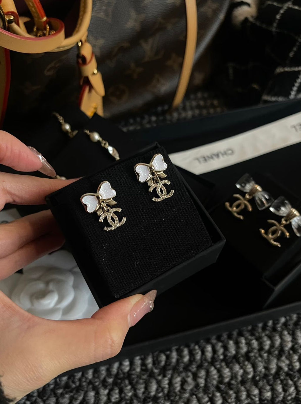 Chanel CC White Enamel Bow & Pearl Jewelry Set (Gold/White/Crystal)