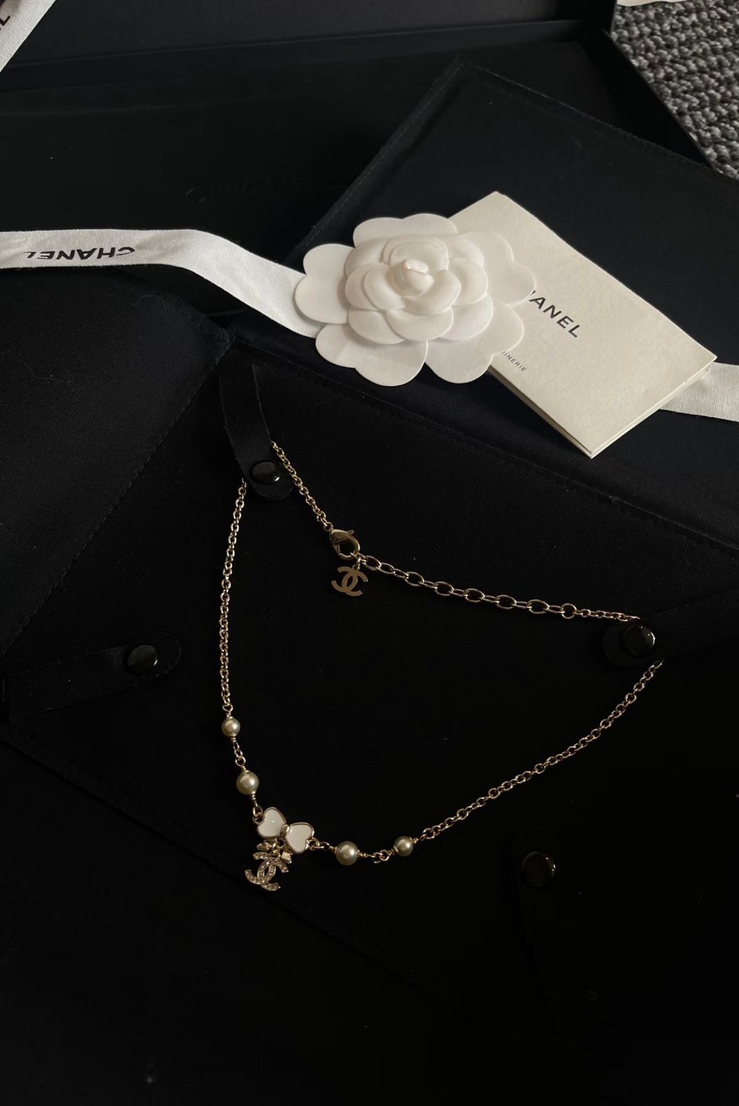 Chanel CC White Enamel Bow & Pearl Jewelry Set (Gold/White/Crystal)