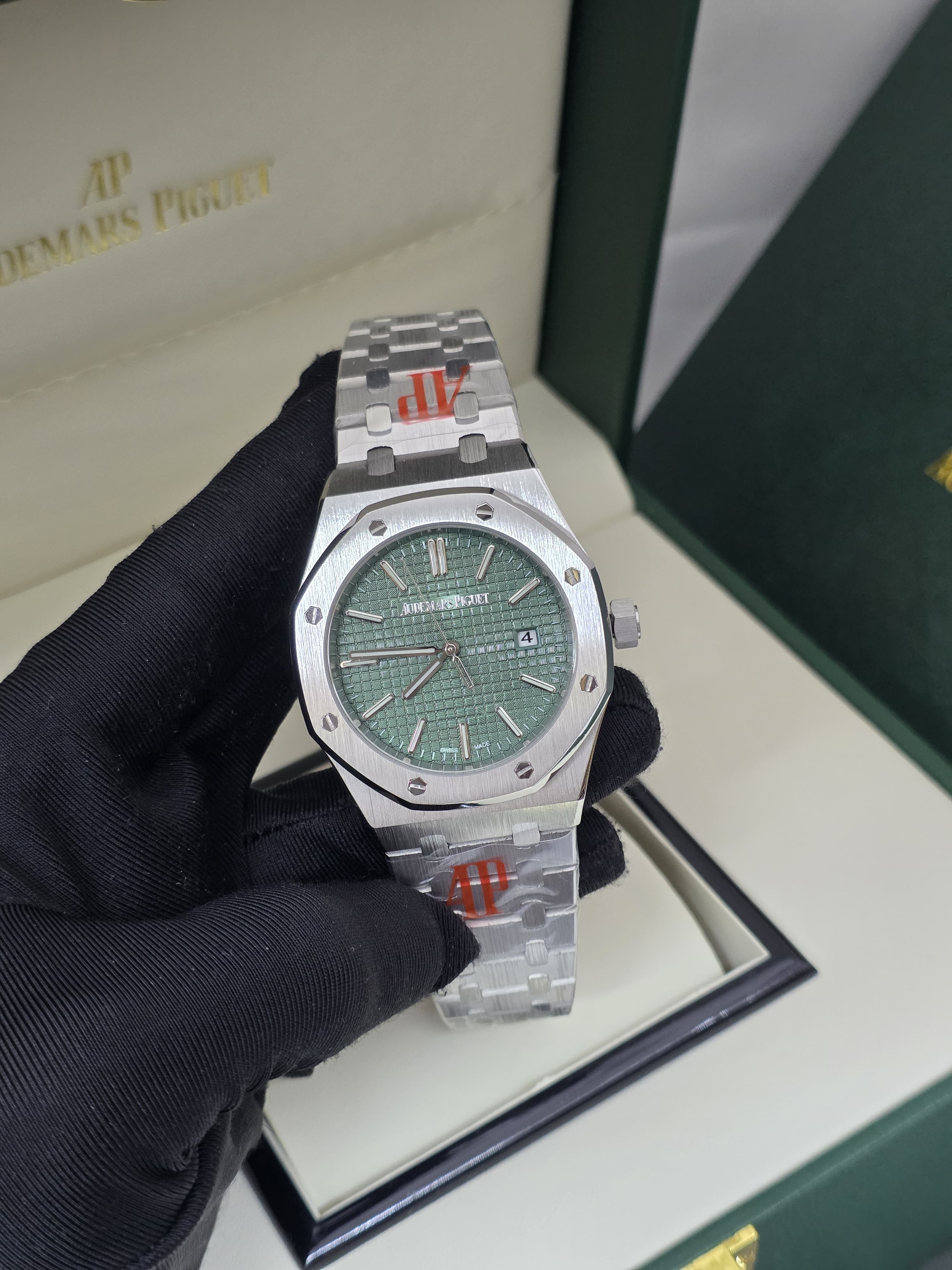 Audemars Piguet Royal Oak Selfwinding (Khaki Green Dial)
