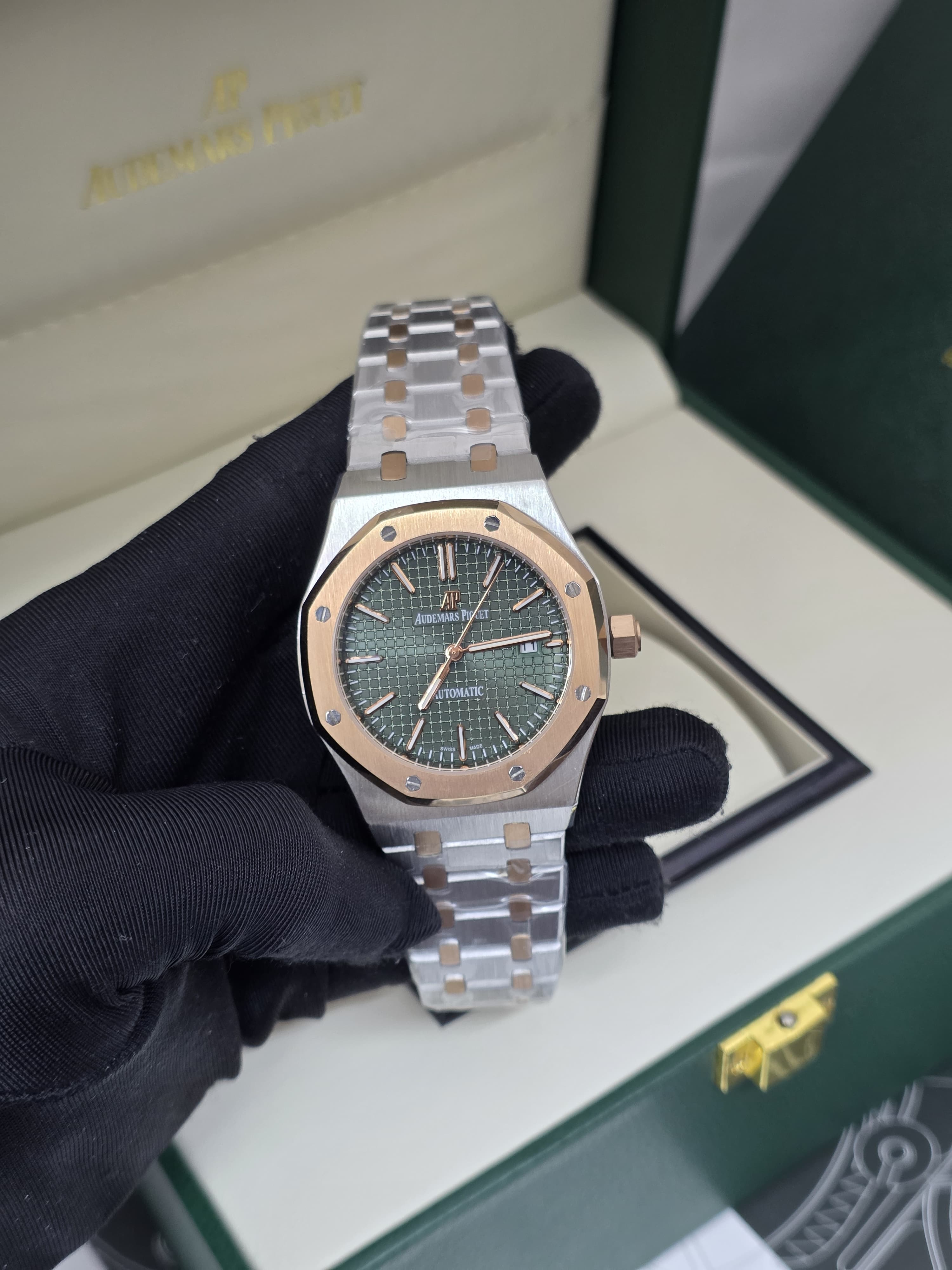 Audemars Piguet Royal Oak Automatic (Green Dial / Two-Tone)
