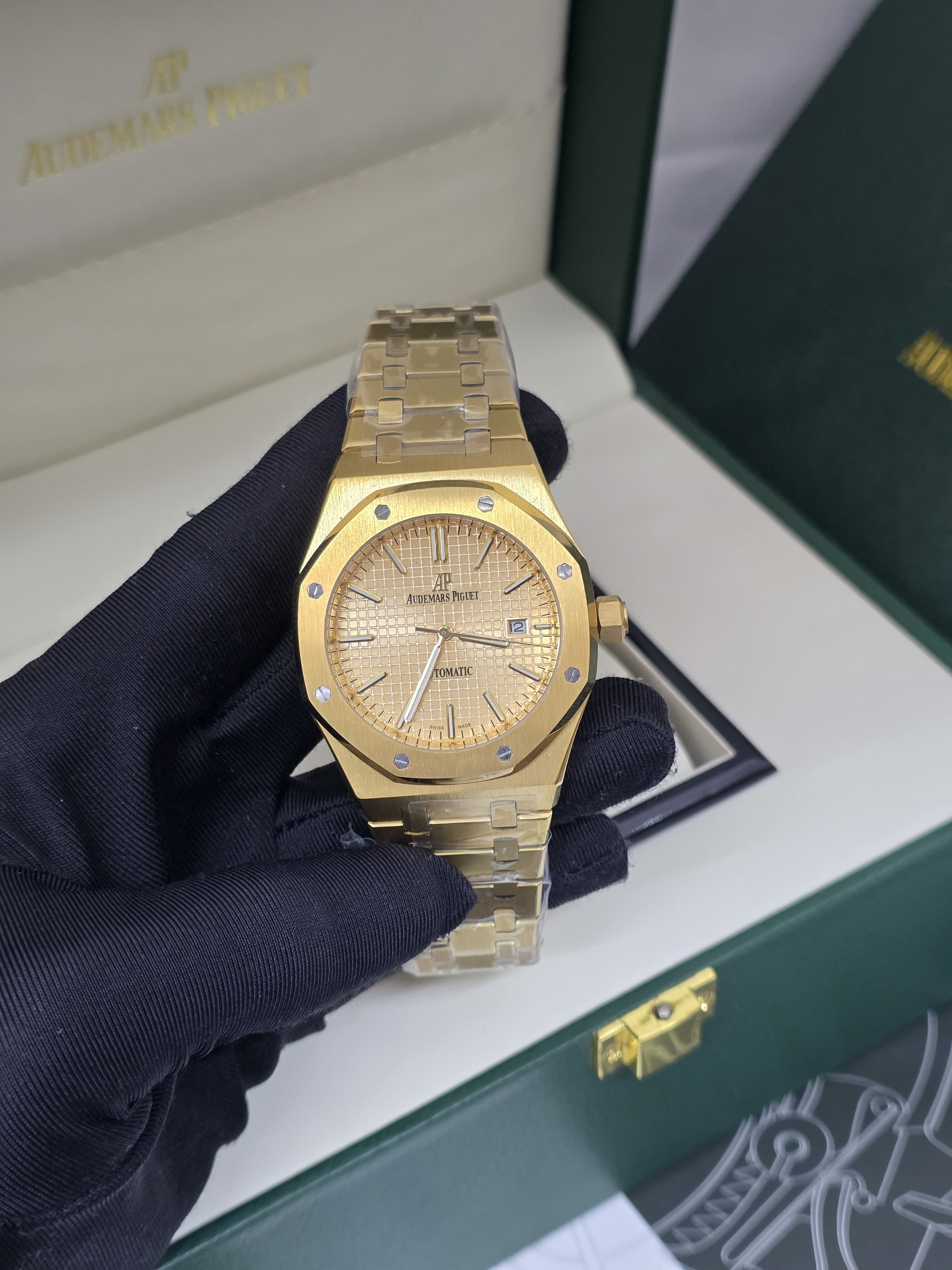 Audemars Piguet Royal Oak Selfwinding (Yellow Gold / Champagne Dial)
