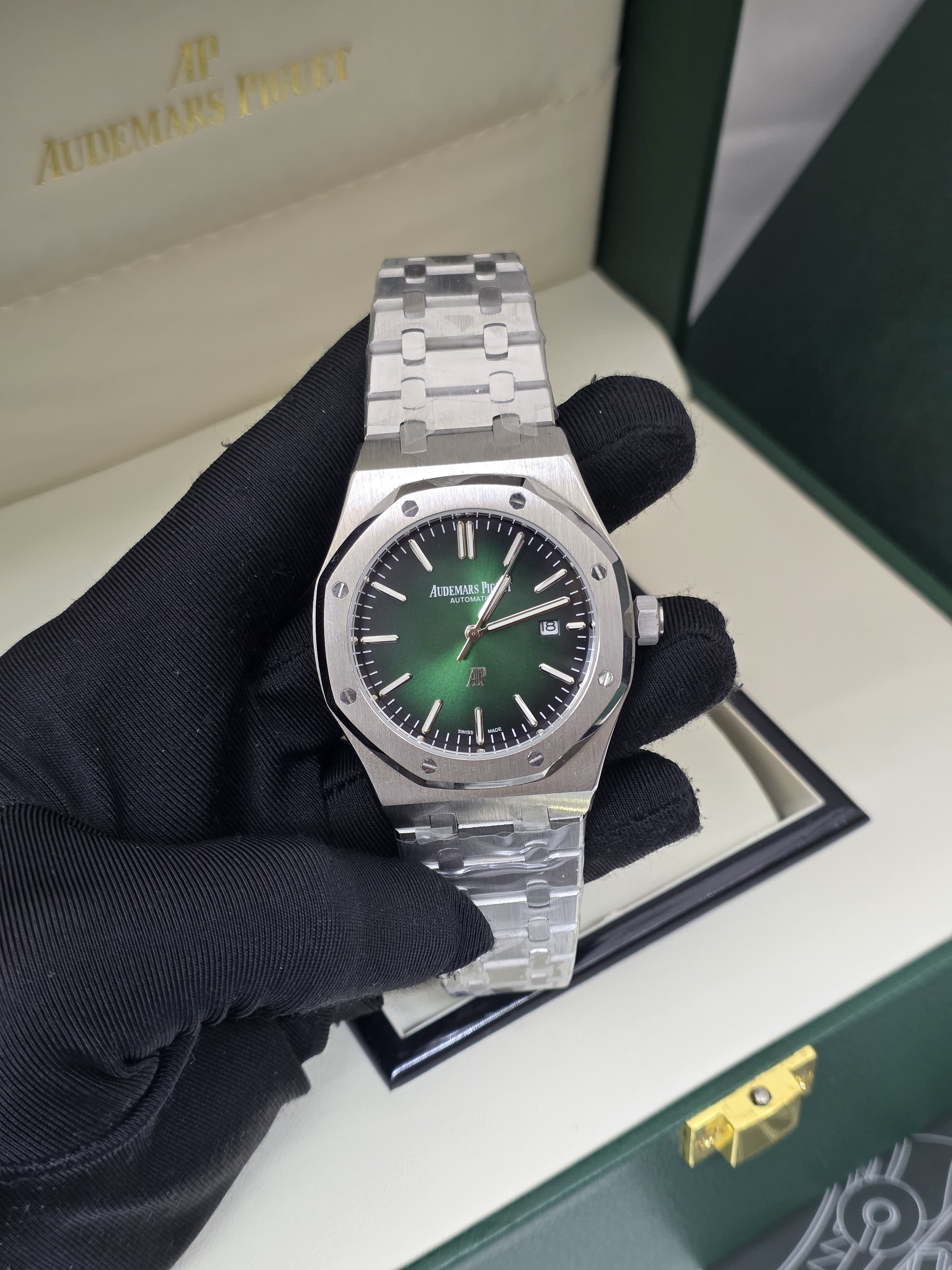 Audemars Piguet Royal Oak "Jumbo" Extra-Thin (Smoked Green Dial)