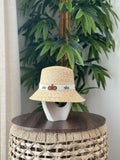 Alo Yoga Straw Bucket Hat (Natural / White)