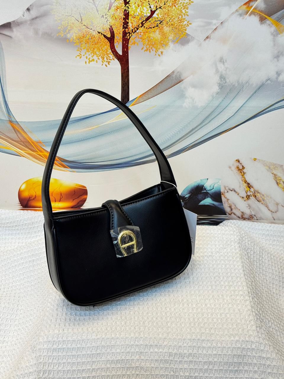 Aigner Delia Shoulder Bag S (Black)